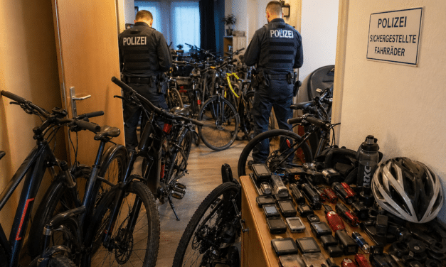 GPS-Tracker führt Polizei zu mutmaßlichen Fahrraddieben in Lierenfeld