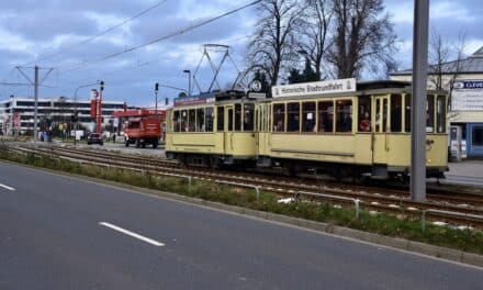 Rechtsextremer Aktivist missbraucht Rheinbahn-Charterfahrt für Vortrag