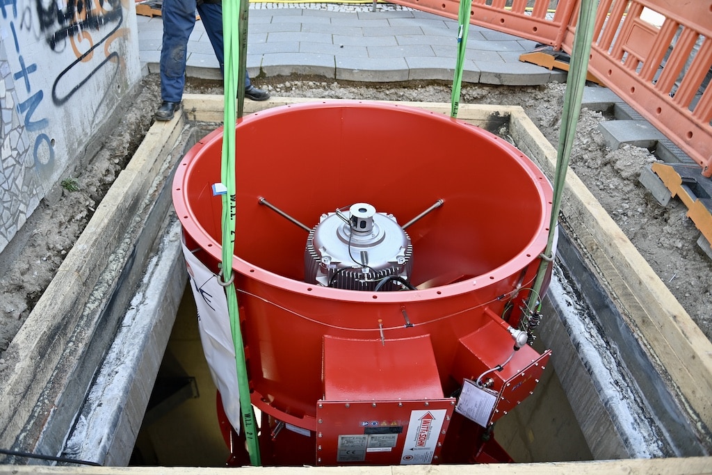 Einbau der neuen Lüfter © Lokalbüro