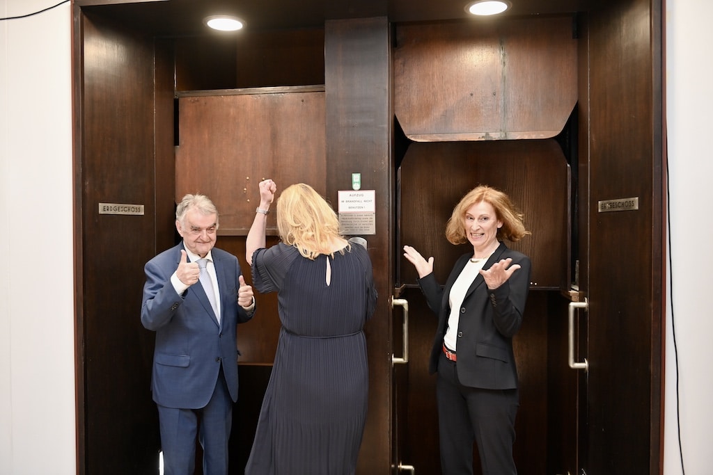 Auch der Paternoster wurde zur Freude aller wieder zum Laufen gebracht. © Lokalbüro Auch der Paternoster wurde zur Freude aller wieder zum Laufen gebracht. © Lokalbüro