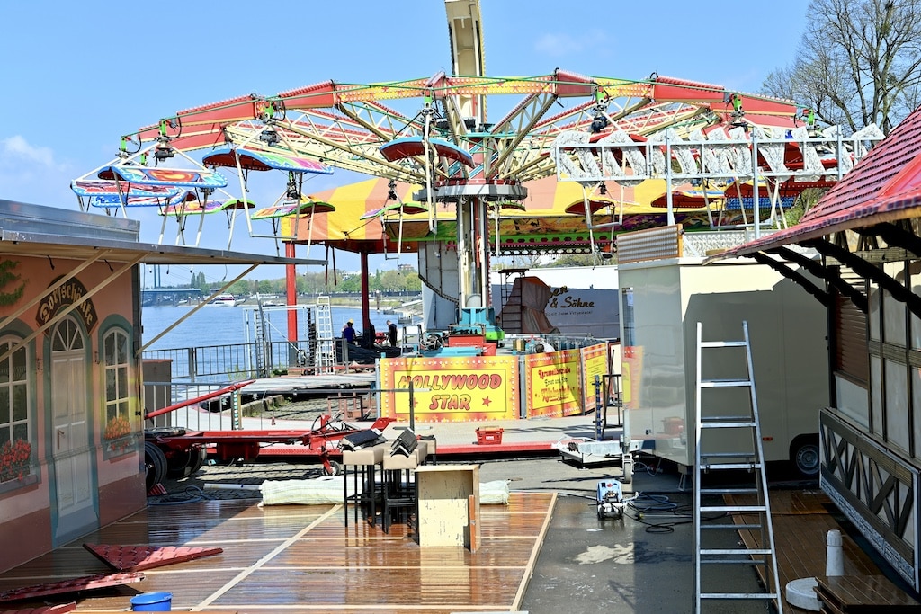 Noch läuft der Aufbau aber bis Freitag steht alles © Lokalbüro