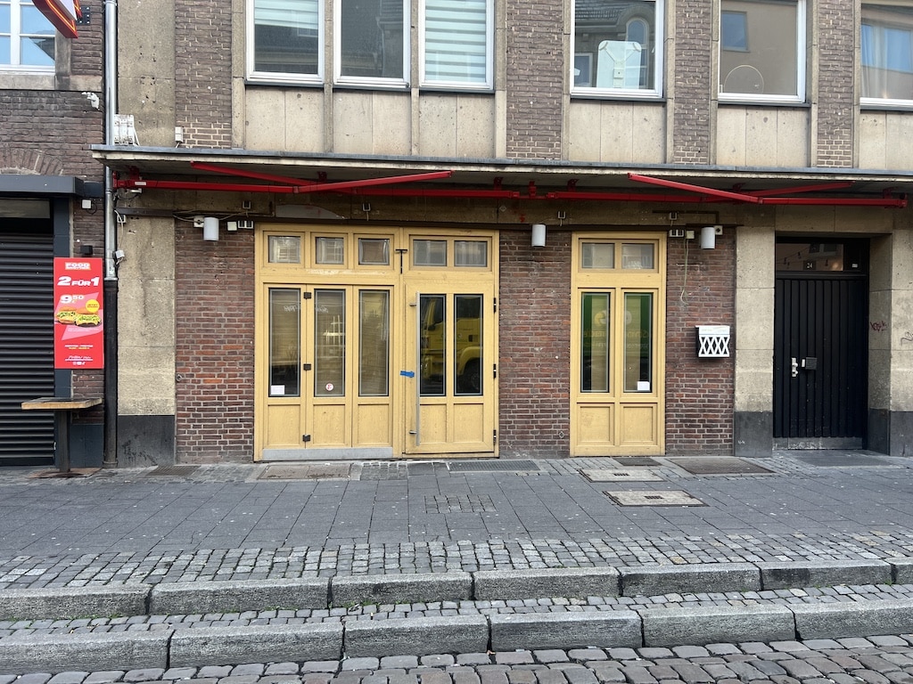 Das versiegelte Lokal Anfang März in der Ratingerstraße © Lokalbüro