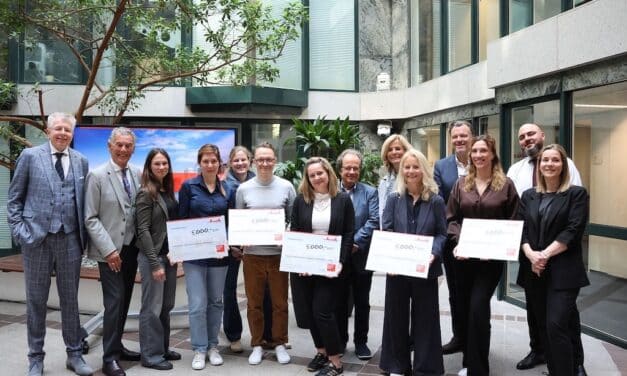 Mehr Teilhabe im Alter: Klüh fördert Düsseldorfer Seniorenprojekte mit 25.000 Euro