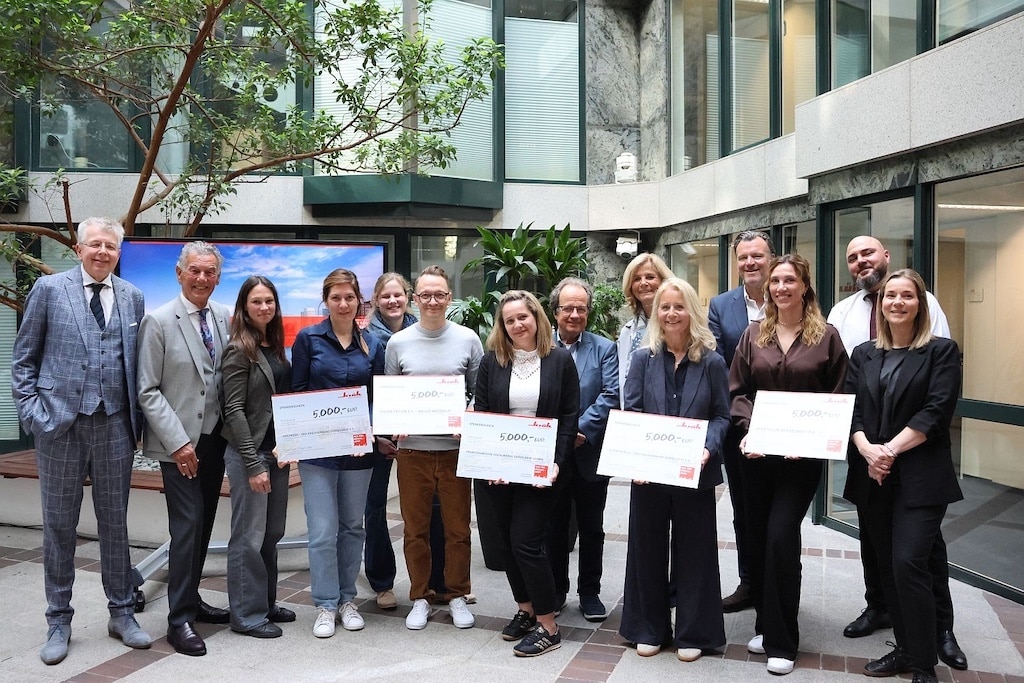 (v.l.) Christian Frank, Wolfgang Rolshoven, Susanne Kornatz, Julia Moisel, Caroline Dach, Daniel Stumpe, Jessika Friedrich, Jürgen Plitt, Bettina Schmelzer, Beate Wildhagen, Frank Theobald, Jessika Strombachm Eddie Erdem und Anita Millán