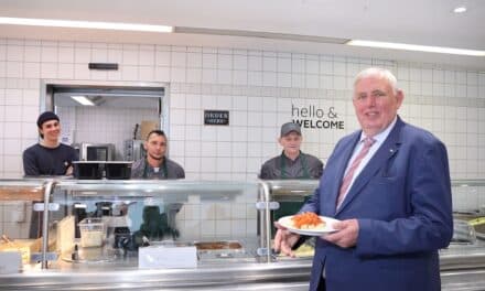 Ehemalige Obdachlose kochen im Ministerium: Projekt „Housing First meets MAGS“ wird fortgesetzt