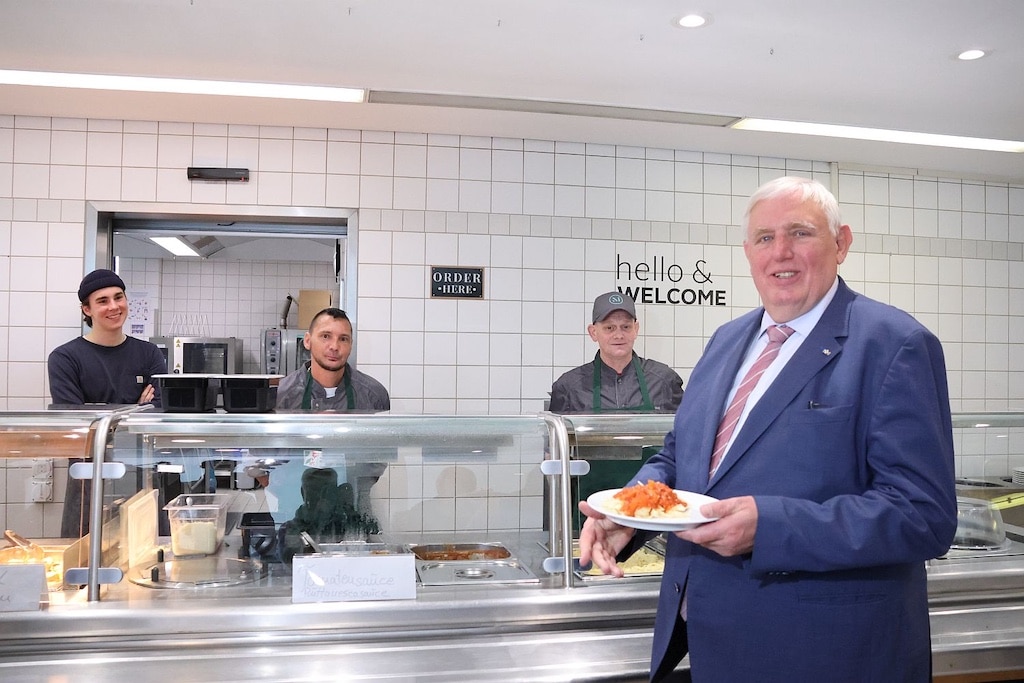 Minister Laumann machte sich ein bild vor Ort von dem Projekt