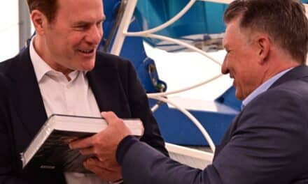 Frühlingskirmes am Tonhallenufer eröffnet: Oberbürgermeister Dr. Stephan Keller erhält seltene Auszeichnung