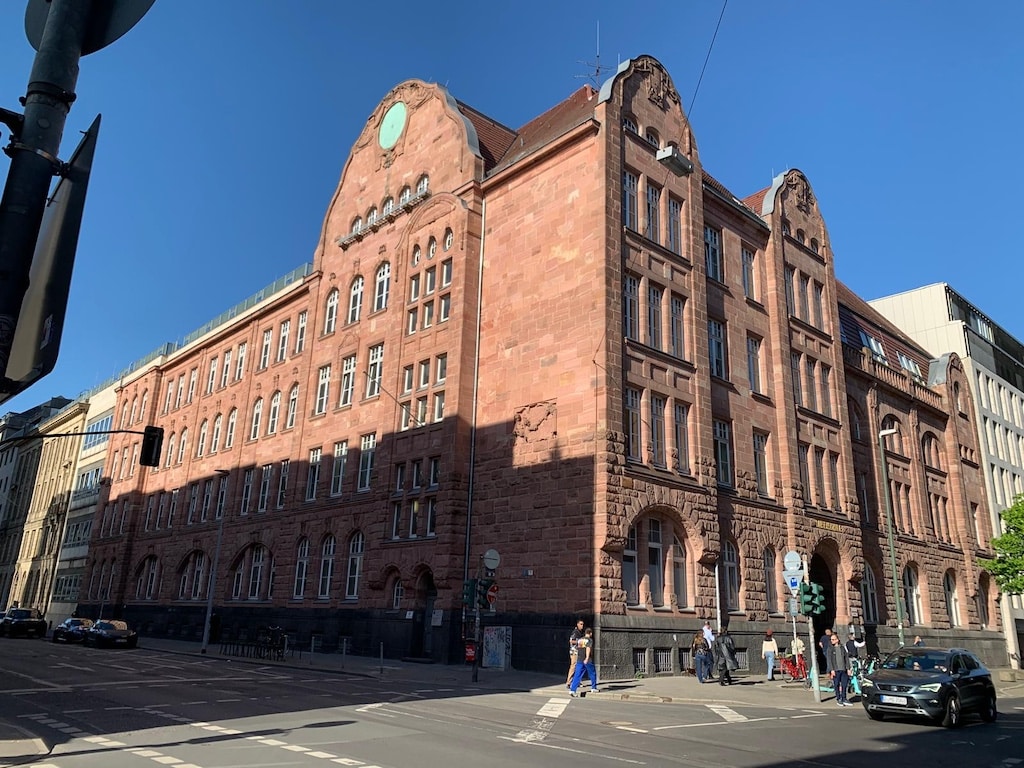 Luisen-Gymnasium an der Bastionstraße