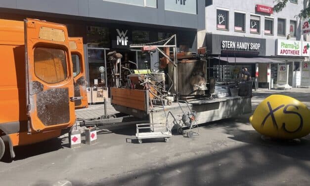 Neue Bodenmarkierungen auf der Schadowstraße – Arbeiten laufen bis Freitag