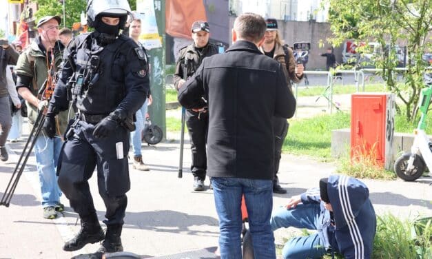 Bündnis kritisiert Polizeieinsatz bei AfD-Rundgang in Oberbilk