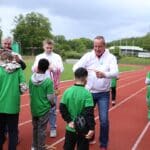 200 Kinder beim Radsporttag im Rather Waldstadion