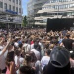 Gratis-Shirts sorgen für Chaos in der Düsseldorfer Innenstadt