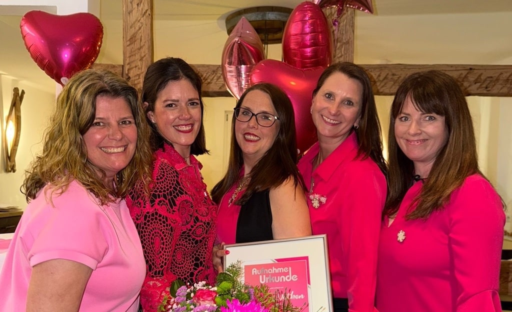 Neuaufnahme Nicole-
v.l. Irene Heynen (Venetia 2005, Schatzmeisterin), Alina
Hedrich (Venetia 2017, Prä sidentin) Nicole Nothen (Venetia 2026), Sabine Ilbertz
(Venetia 2019, Geschä ftsfü hrerin) und Yvonne Stegel (Venetia 2018, Schriftfü hrerin) © Venetienclub