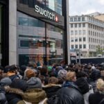 Camping für 385 Euro: Düsseldorfer belagern Swatch-Store am Schadowplatz