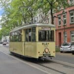 Oldie-Tram feiert Geburtstag: Triebwagen 379 rollt wieder durch Düsseldorf