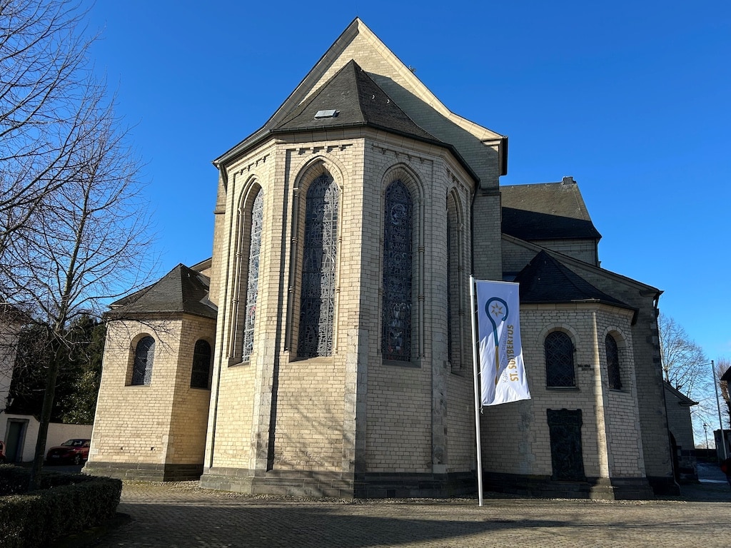 Die Fusion der Kirchengemeinden im Düsseldorfer Norden ist vollzogen. Jetzt wird gefeiert.  © V. Lender