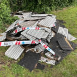 Mülldetektive suchen Zeugen: Sieben Kubikmeter Bauschutt illegal im Naturschutzgebiet entsorgt