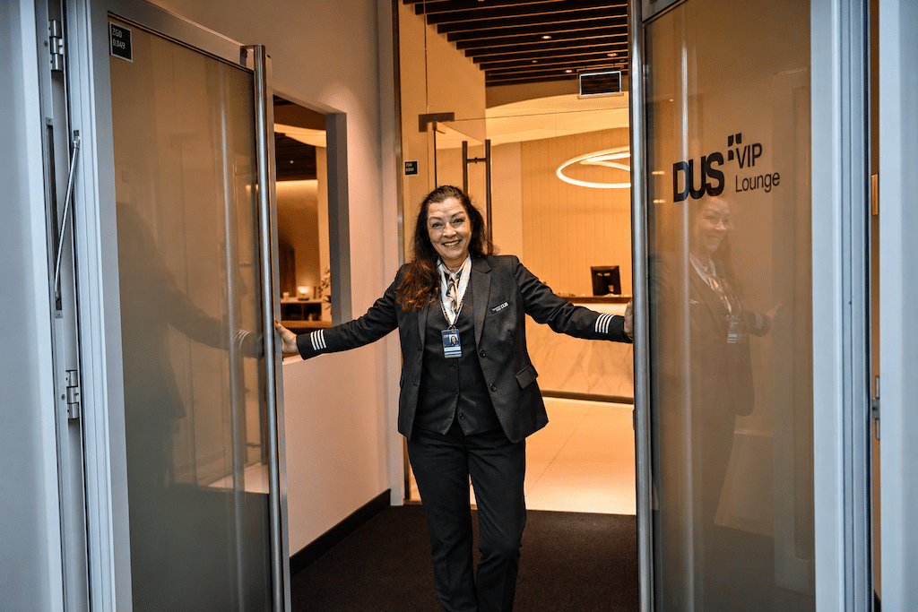Persönlicher Service von Anfang an – die VIP Lounge des Düsseldorfer Flughafens empfängt ihre Gäste mit besonderer Aufmerksamkeit. © Lokalbüro Persönlicher Service von Anfang an – die VIP Lounge des Düsseldorfer Flughafens empfängt ihre Gäste mit besonderer Aufmerksamkeit. © Lokalbüro