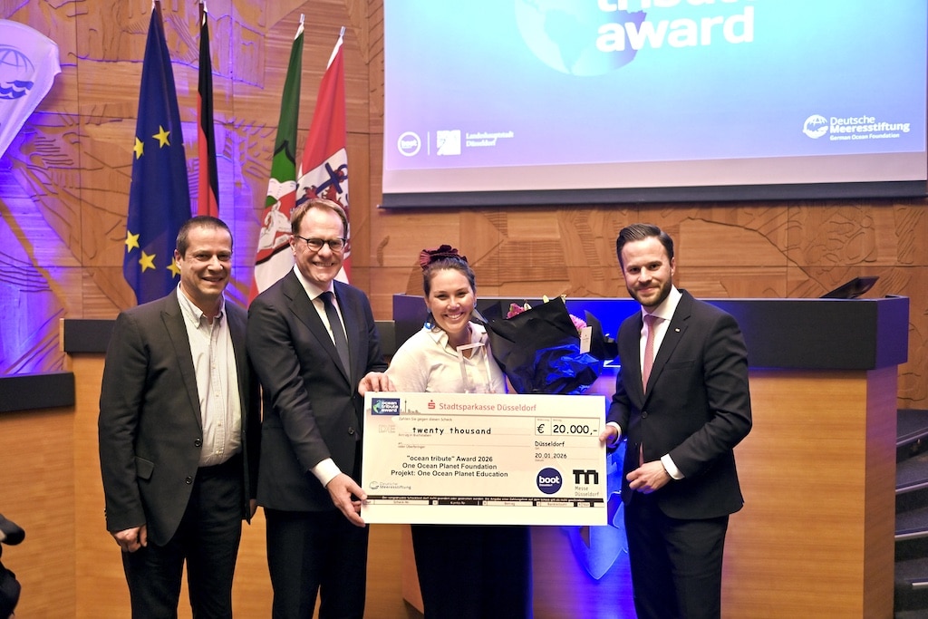 026 erhielt die One Ocean Planet Foundation, vertreten durch Dominique Lesser, den „ocean tribute“ Award von Oberbürgermeister Dr. Stephan Keller in Anwesenheit von Frank Schweikert, Vorstand Deutsche Meeresstiftung, und Marius Berlemann, Geschäftsführer Messe Düsseldorf © Lokalbüro