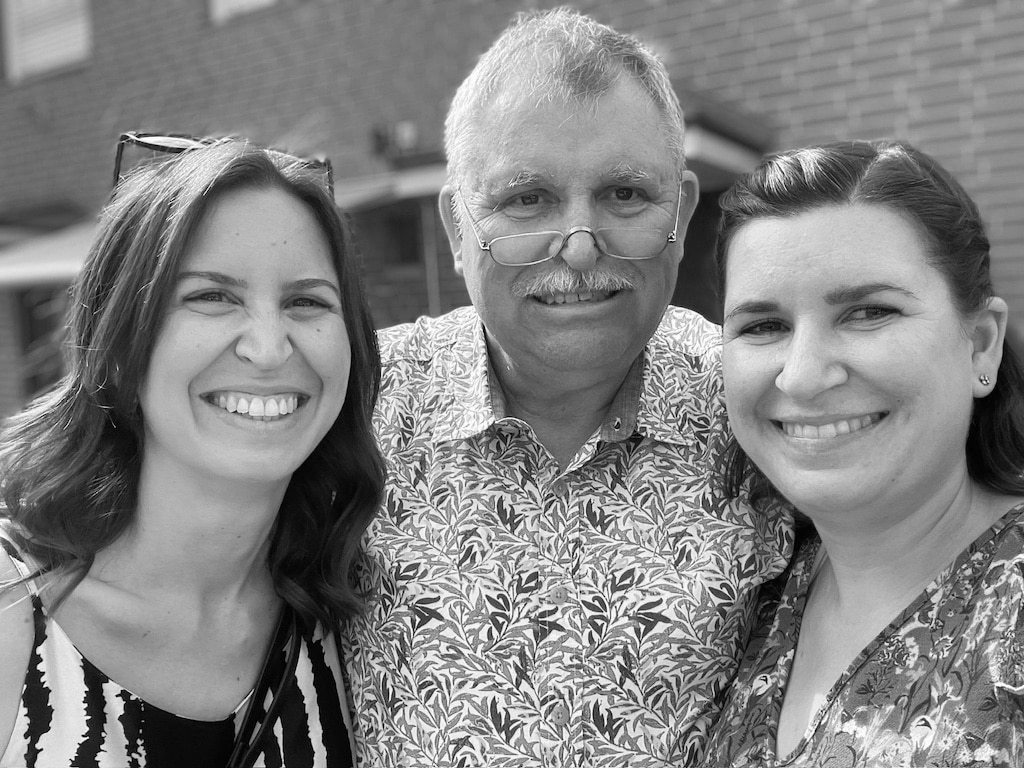 Ferdi Wolff aus Angermund mit seinen Töchtern Veronika und Barbara. Foto: privat