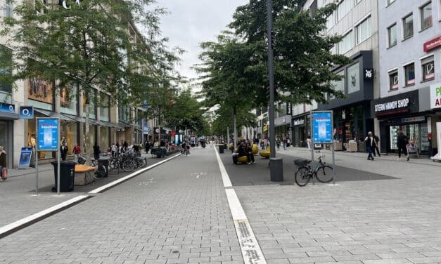 Neue Schilder auf der Schadowstraße – Stadt versucht es erneut