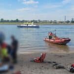 Reanimiert am Rheinstrand: 40-Jähriger nach Badeunfall in Lebensgefahr