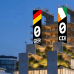 Riesiger WM-Counter leuchtet über dem Medienhafen