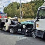 Schwerer Unfall auf Frankfurter Straße: Feuerwehr im Großeinsatz
