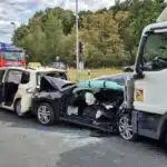 Schwerer Unfall auf Frankfurter Straße: Feuerwehr im Großeinsatz