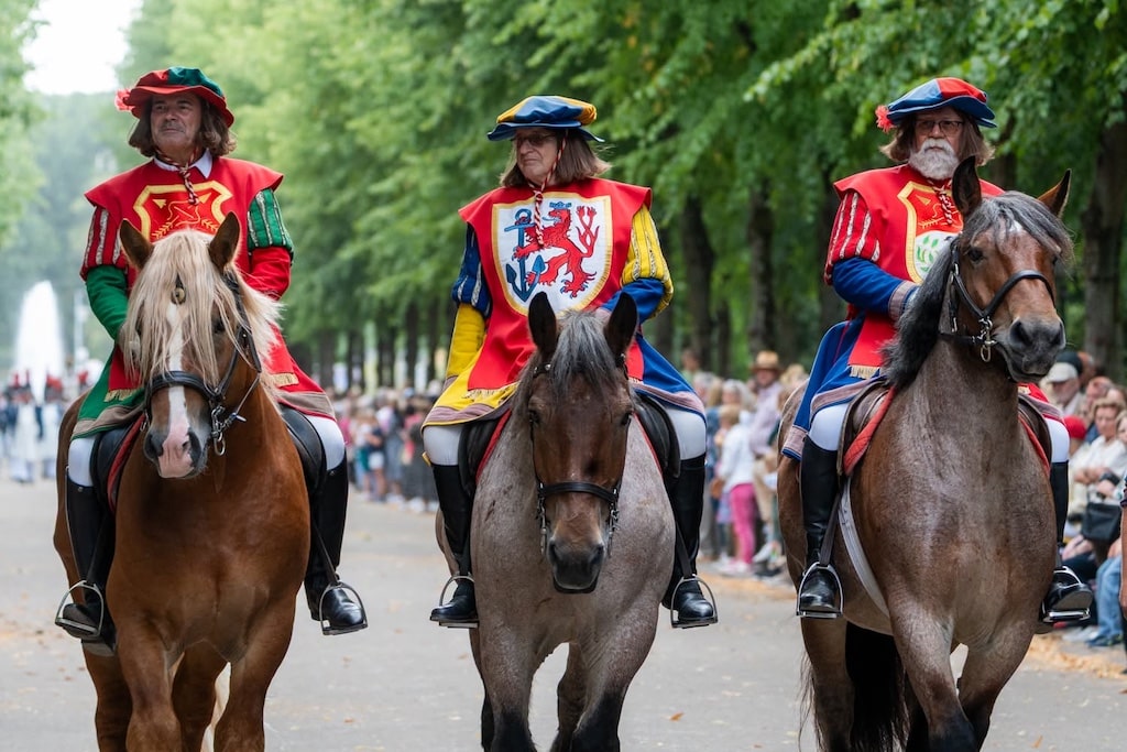Große Parade auf der Jägerhofallee © LB / Olaf Oidtmann