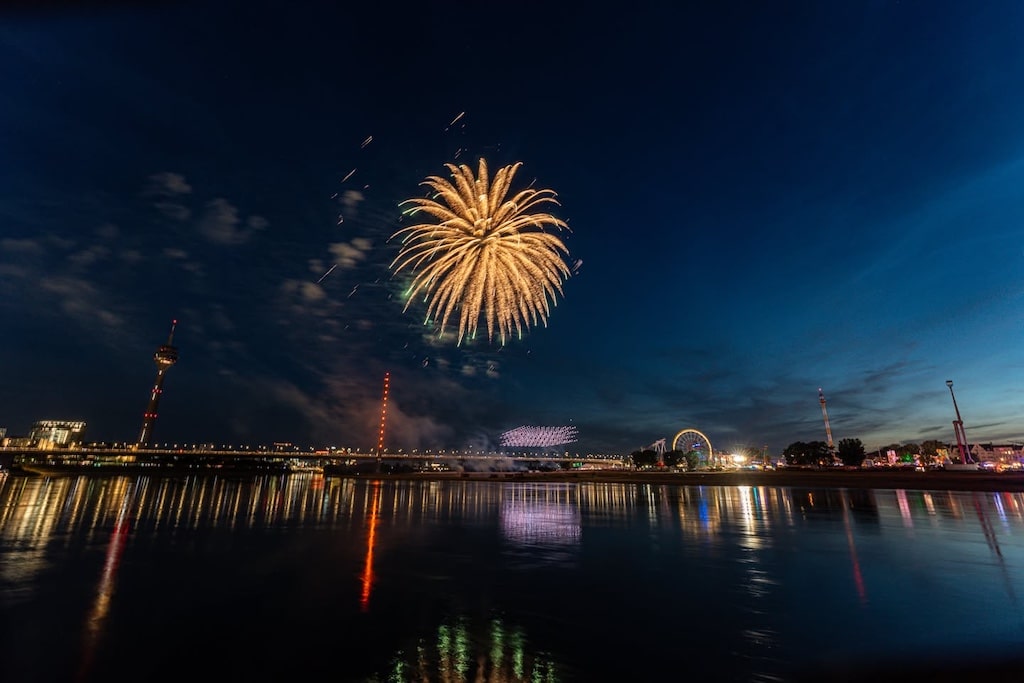 Feuerwerk über der Rheinkirmes © LB / Olaf Oidtmann
