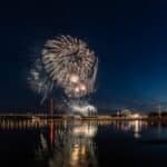 Drohnenshow und Feuerwerk begeistern auf den Rheinwiesen