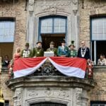 Feierliche Investitur: Jens Linka als Schützenkönig auf dem Rathausbalkon geehrt