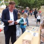 Stadtdirektor Hintzsche besucht Düsseldörfchen zur Wahl der Kinderregierung