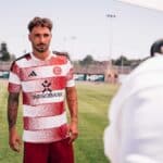 Fortuna Düsseldorf präsentiert neues Heimtrikot für die Saison 2026/27