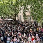 Hosen Hell am Uerige: Ausgelassene Stimmung vor dem Brauhaus