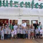 Rund 40 Kinder auf großer Tour: Die Pagen der Sebastianer erkunden die Rheinkirmes