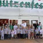 Rund 40 Kinder auf großer Tour: Die Pagen der Sebastianer erkunden die Rheinkirmes