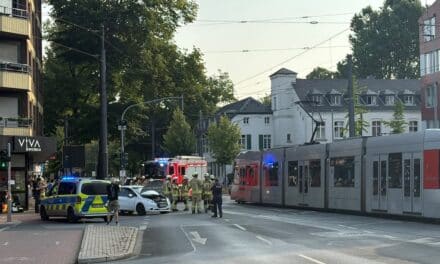 Schwerer Unfall auf der Grafenberger Allee – Straßenbahnen und Busse standen still