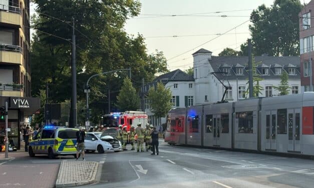 Schwerer Unfall auf der Grafenberger Allee – Straßenbahnen und Busse standen still
