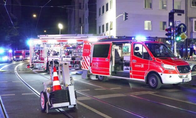 Feuer in Ladenlokal an der Klosterstraße – Feuerwehr rückt nachts aus
