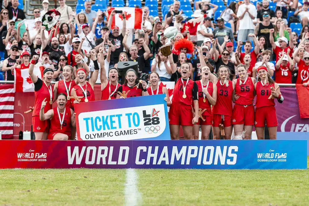 Das siegreiche Damen-Team aus Kanada bei der Siegerehrung © D.SPORTS/Kenny Beele