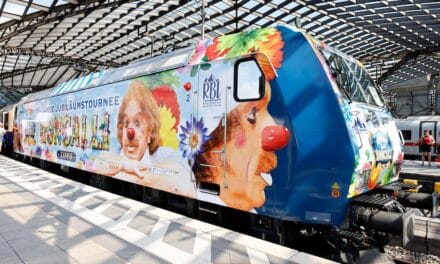 Roncalli tauft Lok „Zippo“ am Kölner Dom – Circus startet mit Elektrolokomotive in neue&nbsp;Ära