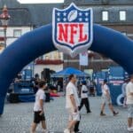 NFL macht Station auf dem Marktplatz: Düsseldorf feiert den Football-Auftakt