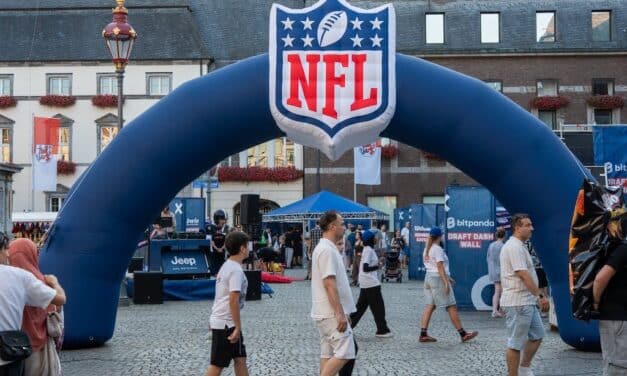 NFL macht Station auf dem Marktplatz: Düsseldorf feiert den Football-Auftakt