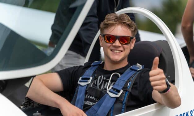Flugplatzfest auf der Wolfsaap: Volle Wiesen, neuer Segelflieger und stimmungsvolles Ballonglühen