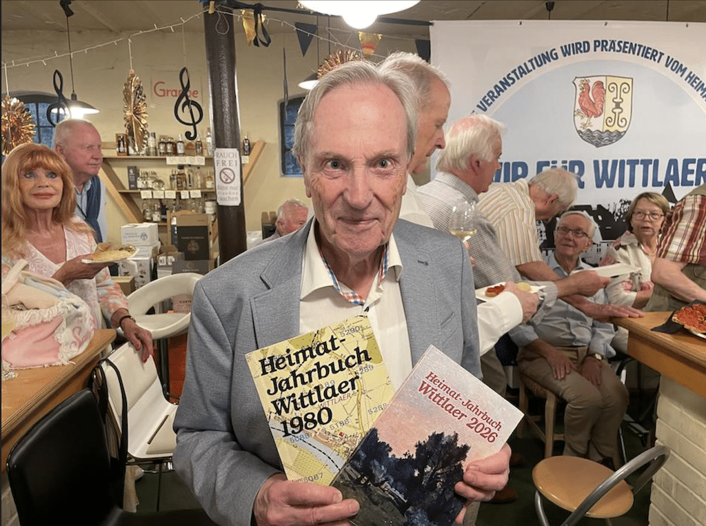47 Jahre hat Bruno Bauer das Heimat-Jahrbuch Wittlaer redaktionell © Christof Rocheverantwortet 47 Jahre hat Bruno Bauer das Heimat-Jahrbuch Wittlaer redaktionell © Christof Rocheverantwortet