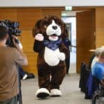 Neuer Vierbeiner auf der Messe: CARAVAN SALON bekommt eigenes Maskottchen und Fan&nbsp;Shop