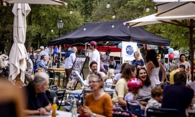 CHANCE Festival lockt trotz Regenschauern tausende Besucher in den Hofgarten
