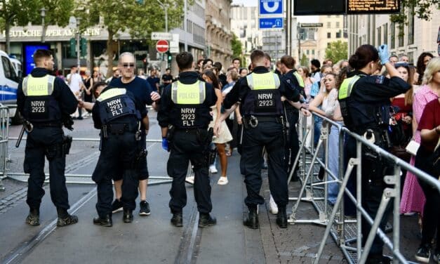 Großkontrolle in der Altstadt: Polizei durchsucht rund 10.600 Besucher